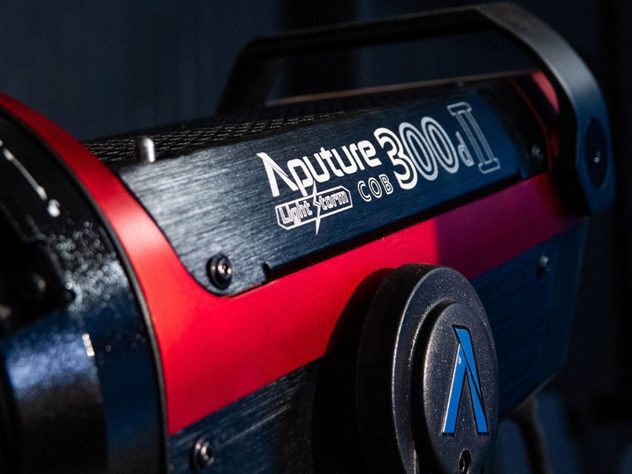 Aputure light storm 300d mark ii