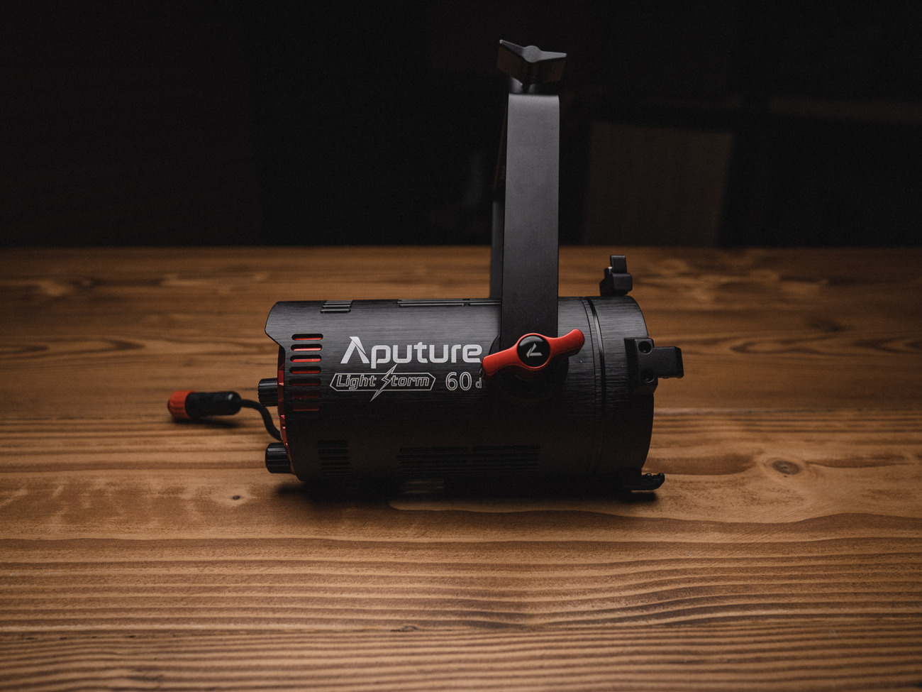 Aputure light storm 60d + light dome mini lighting kit
