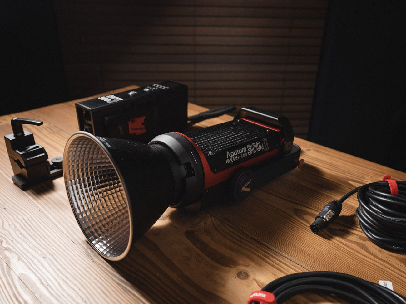 Aputure light storm c300d mkii