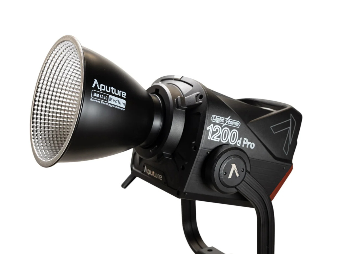 Aputure ls 1200d pro + combo stand + modifier