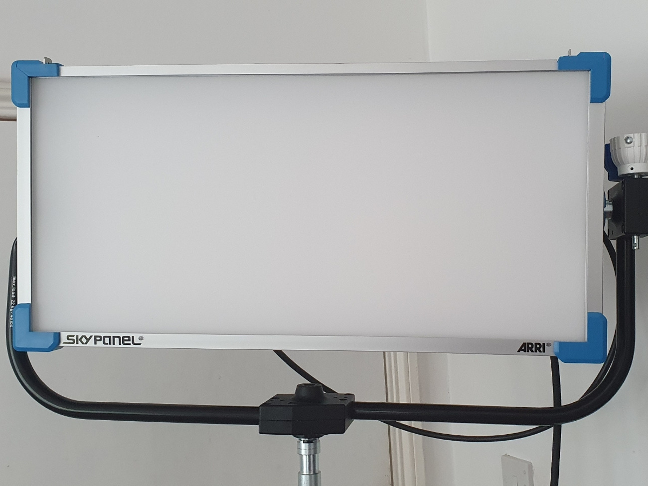 Arri skypanel s60-c brand new + stand + snapbag + snapgrid