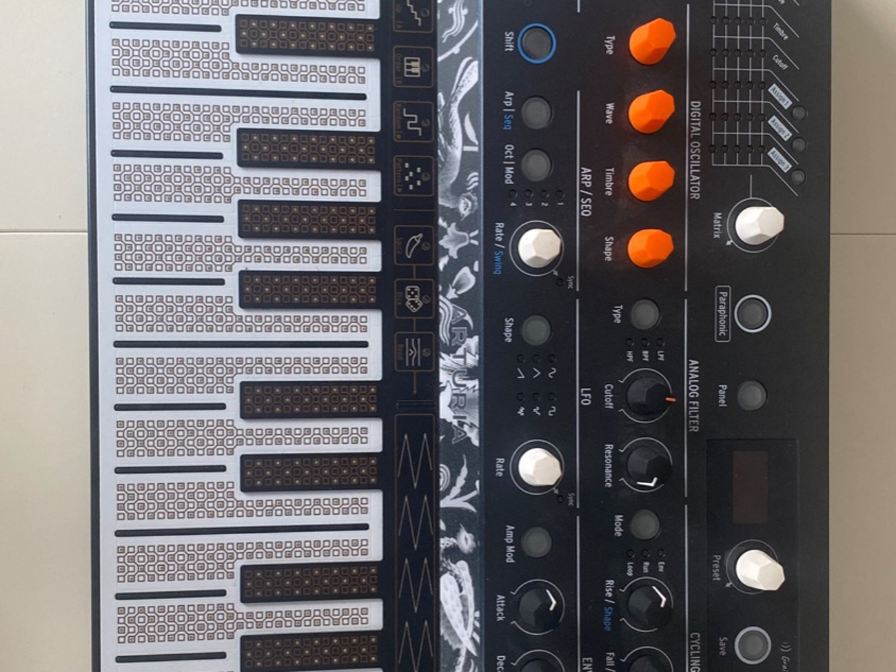 Arturia microfreak hybrid synthesizer