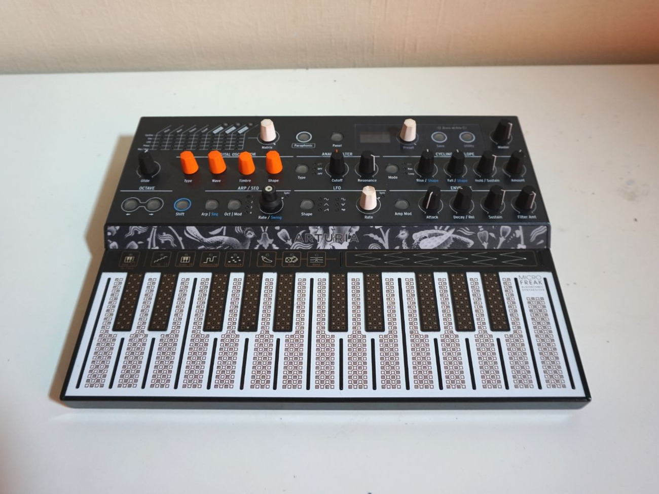 Arturia microfreak paraphonic hybrid synthesizer