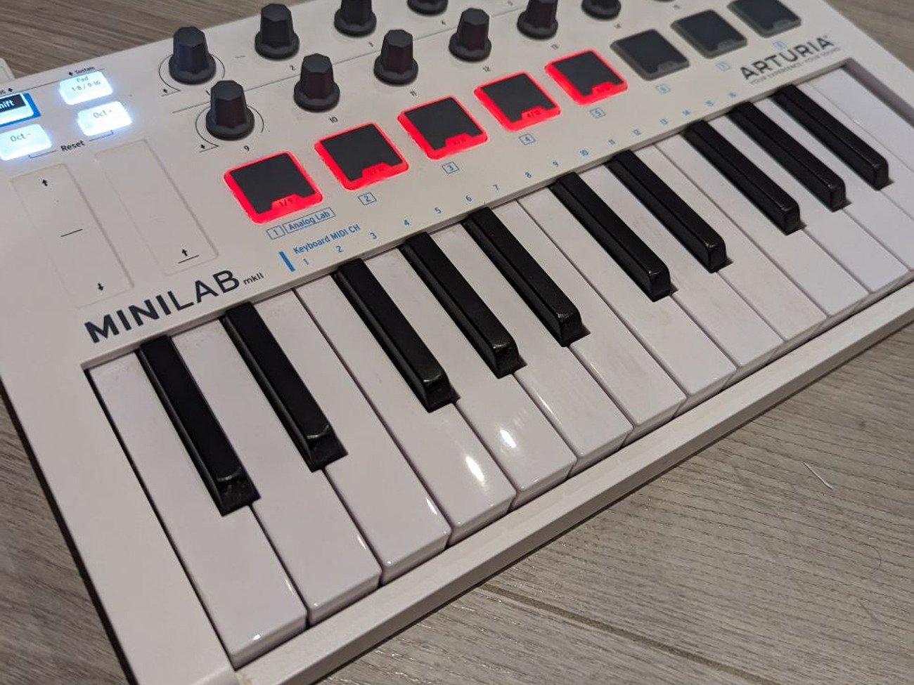 Arturia minilab mk ii portable midi controller keyboard