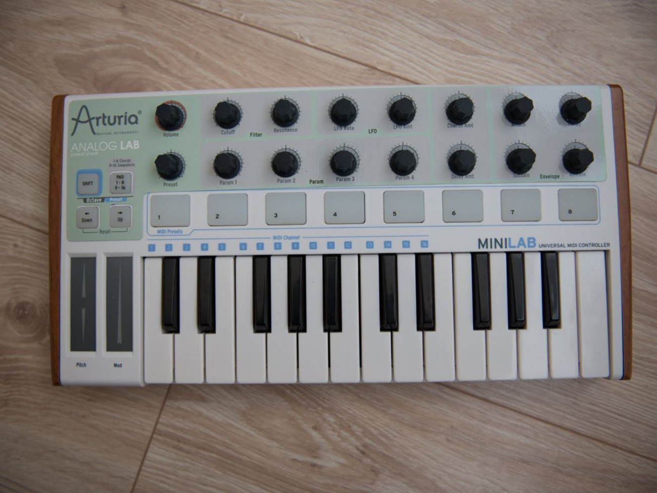 Arturia minilab usb midi controller & composition keyboard