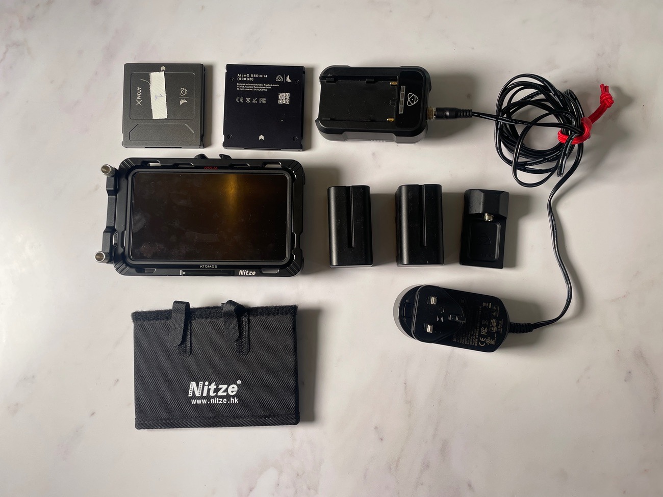 Atmos ninja v, 2x batteries,, 2x ssd drives, power supply. 