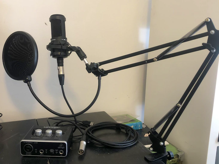 Audio technica at2020 microphone (xlr), arm and interface