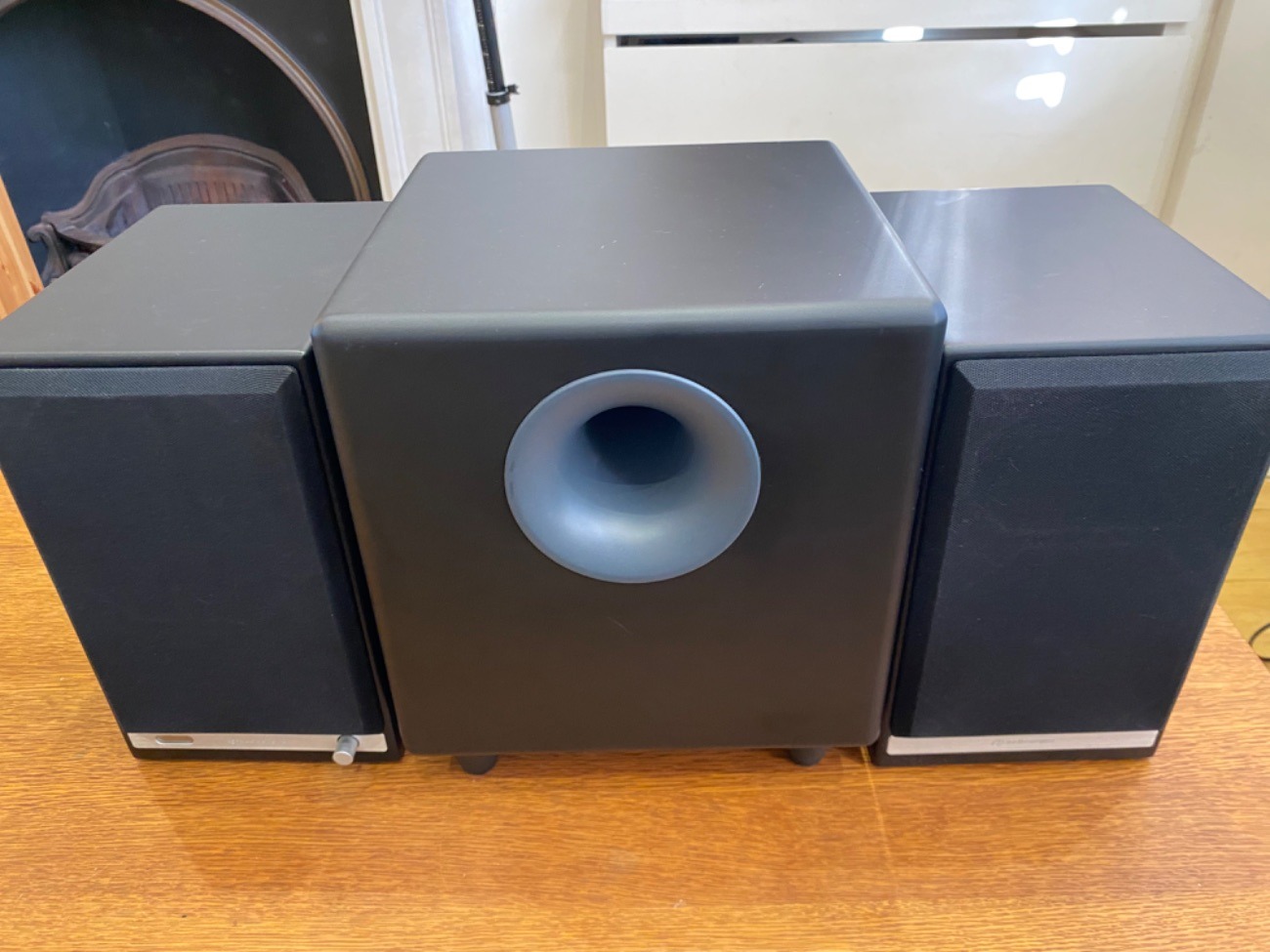 Audioengine hd6 150w  + audioengine subwoofer s8 250 w