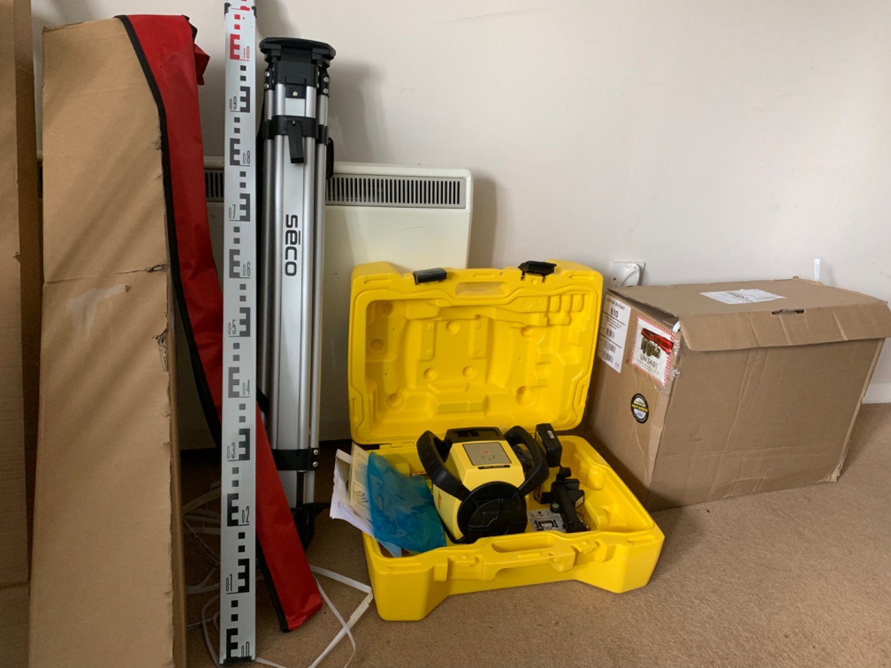 Automatic laser level, receiver and staff