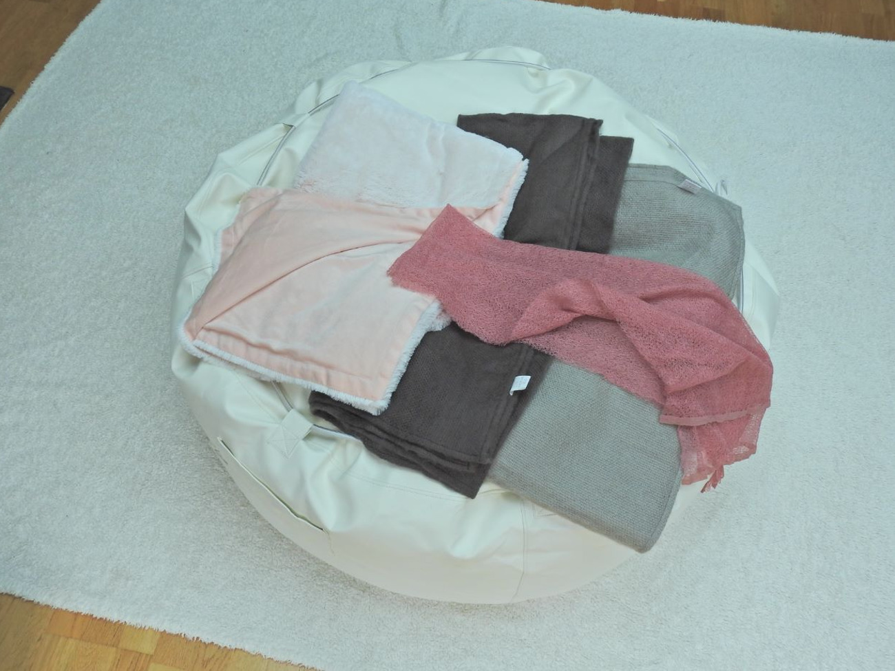 Baby photography - large posing bean bag, blanket, rug etc  