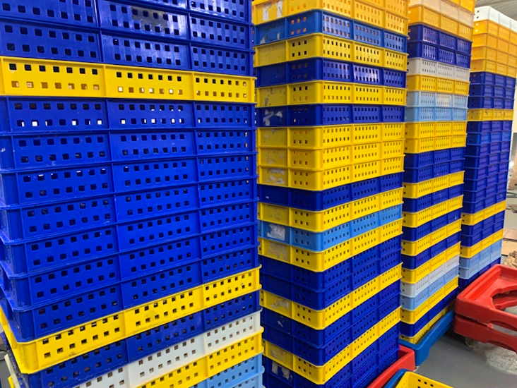 Bakery pie trays ventilated stackable with dollies