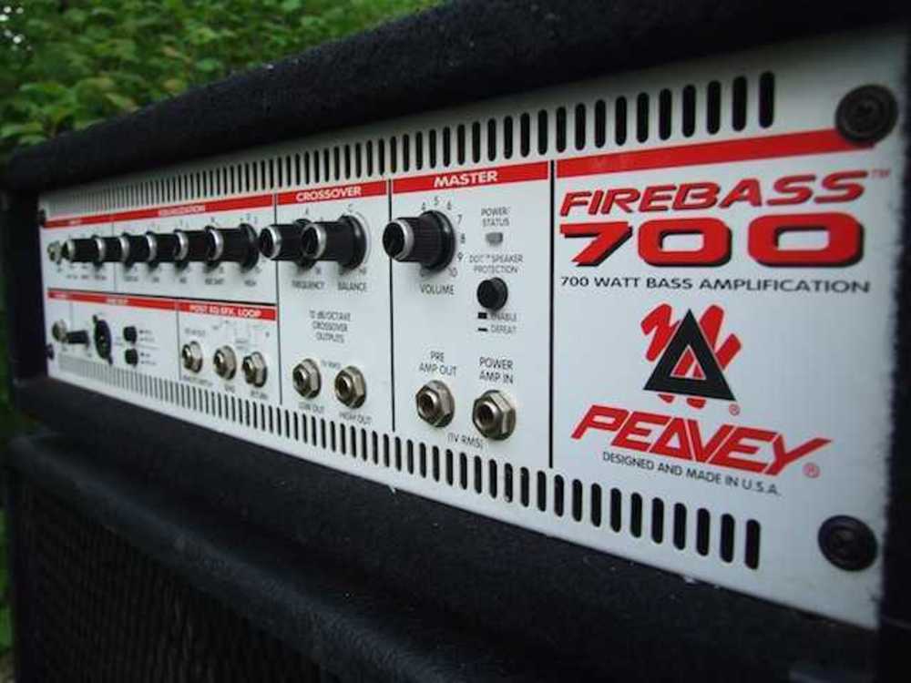 Bass amp head - peavey firebass 700
