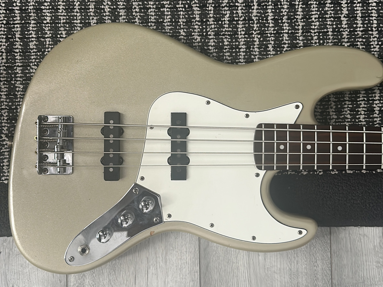 Bass guitar fender squier
