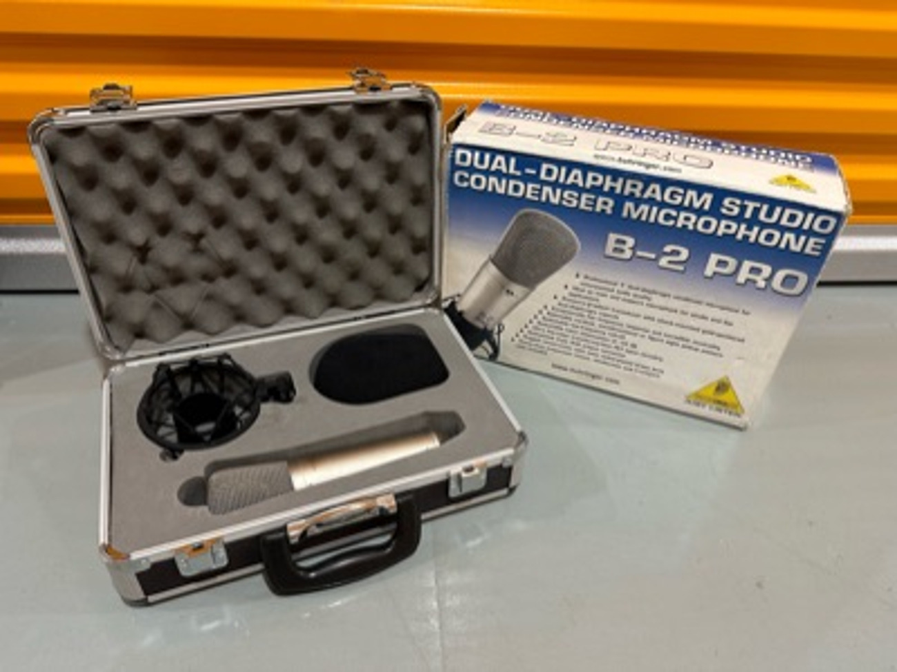 Behringer dual-diaphragm condenser microphone