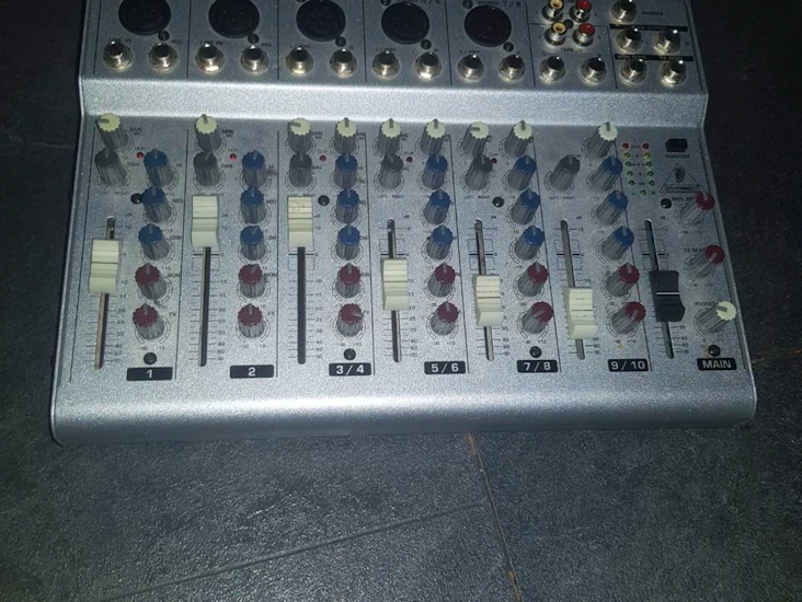 Behringer eurorack mxb1002