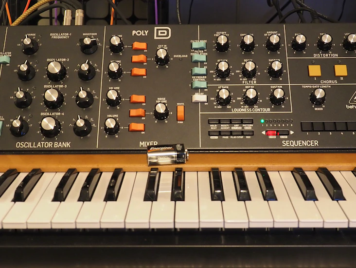 Behringer poly d minimoog style poly synth