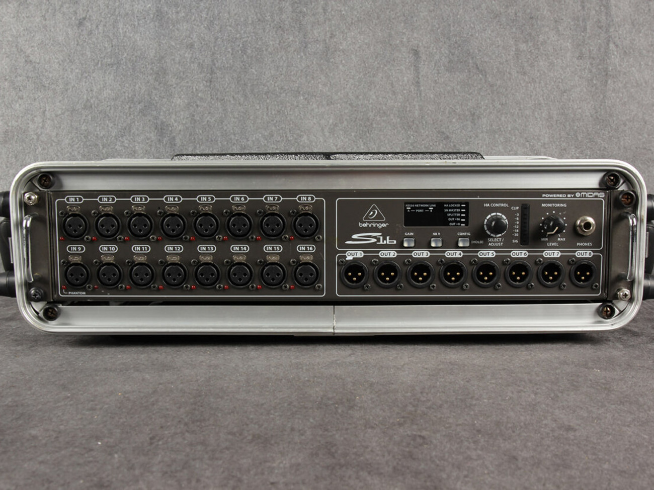 Behringer s16 digital stage box in flightcase