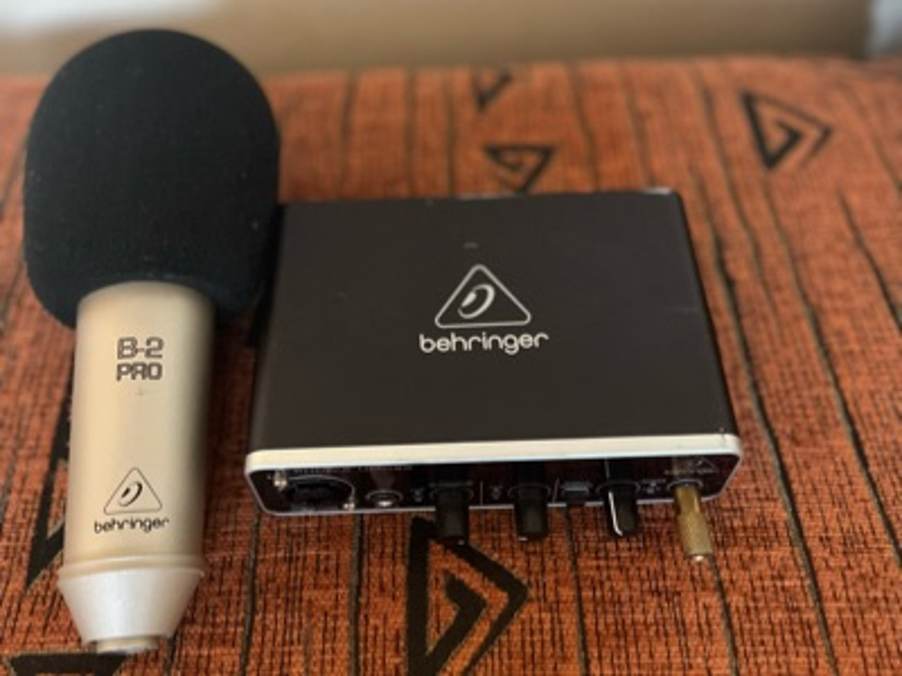 Behringer umc22 audio interface b-2 pro duel microphone