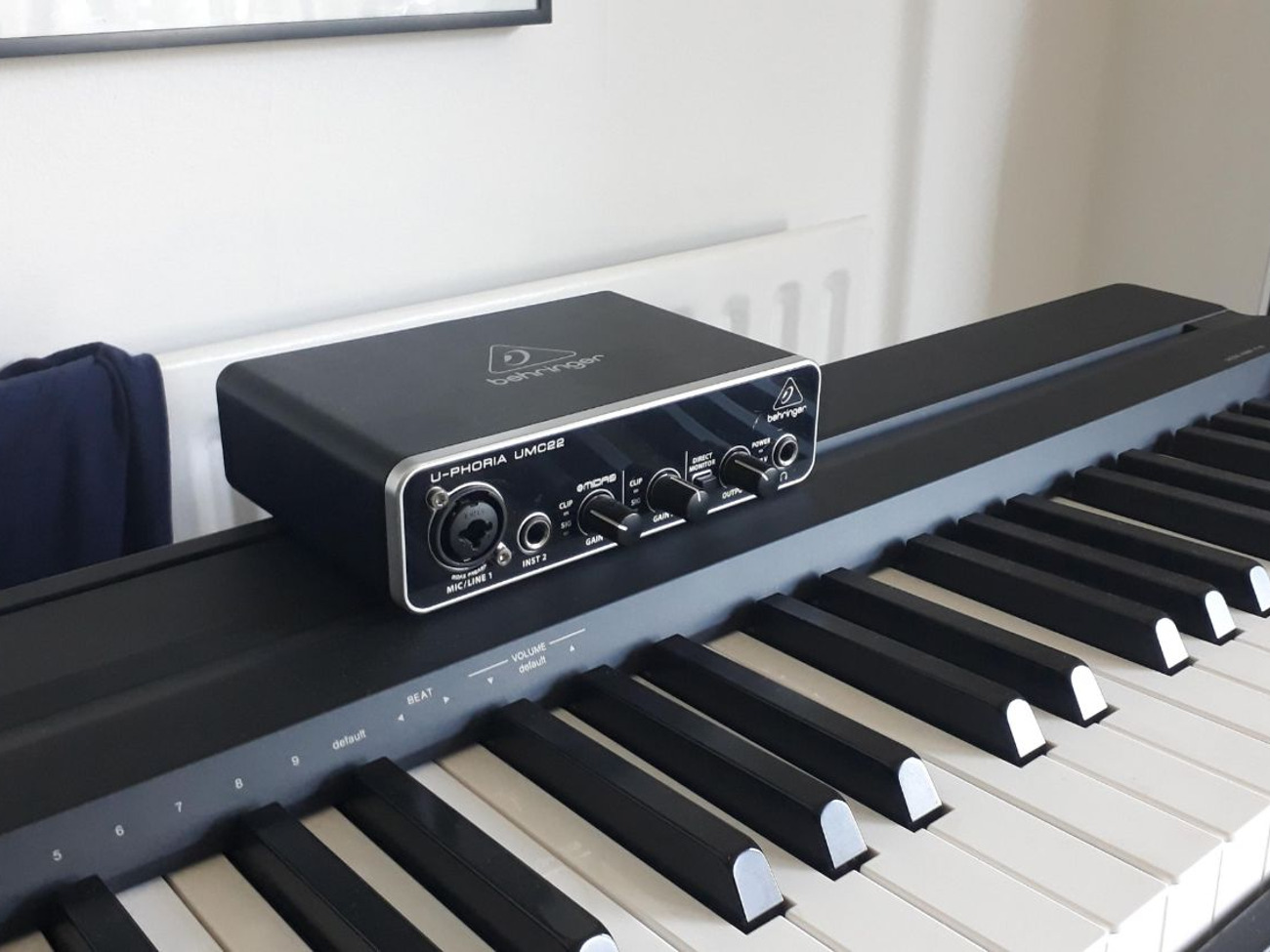 Behringer umc22 audio interface pre-amp