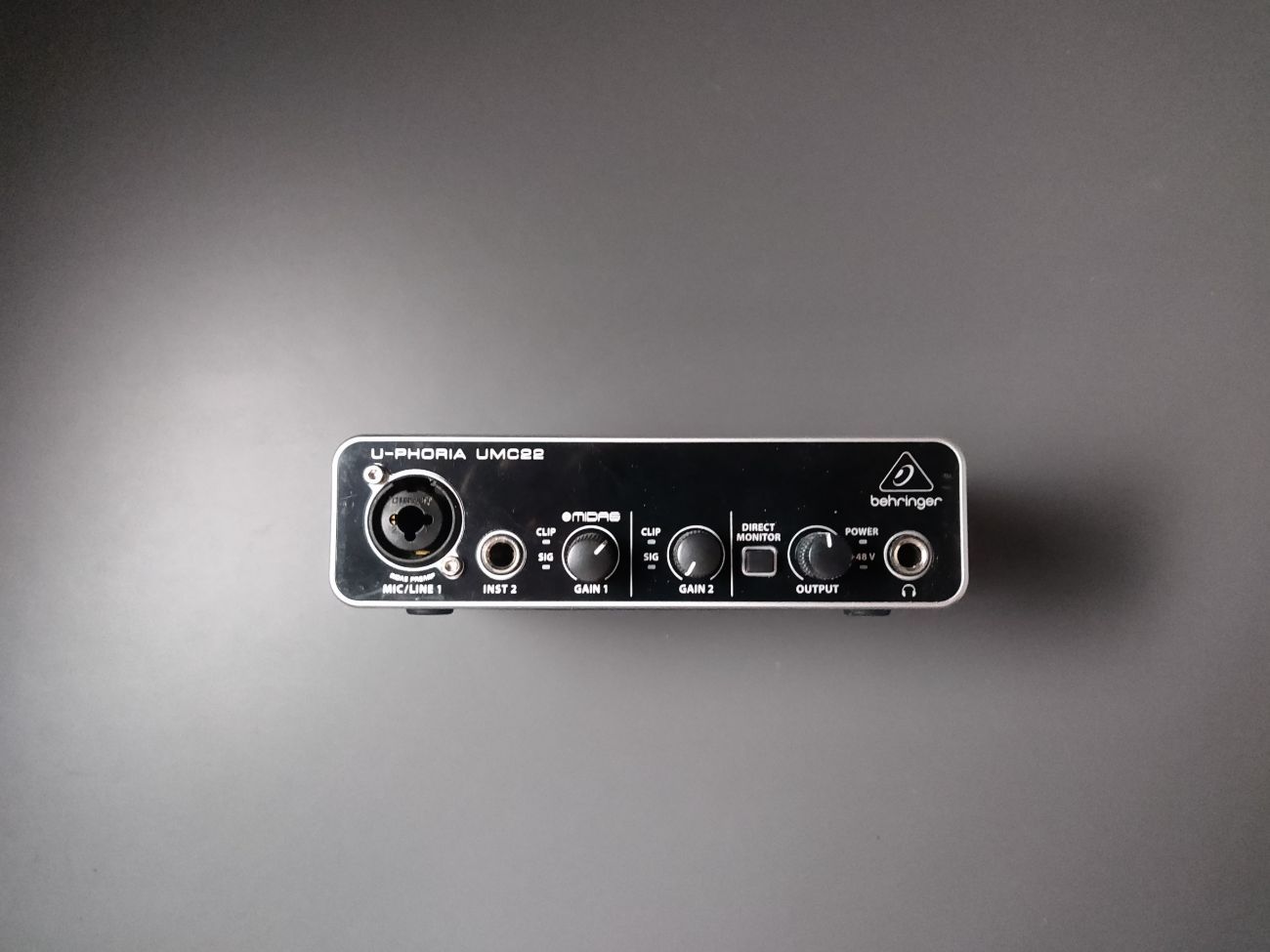 Behringer U-Phoria UMC22 top XLR Audio Interface