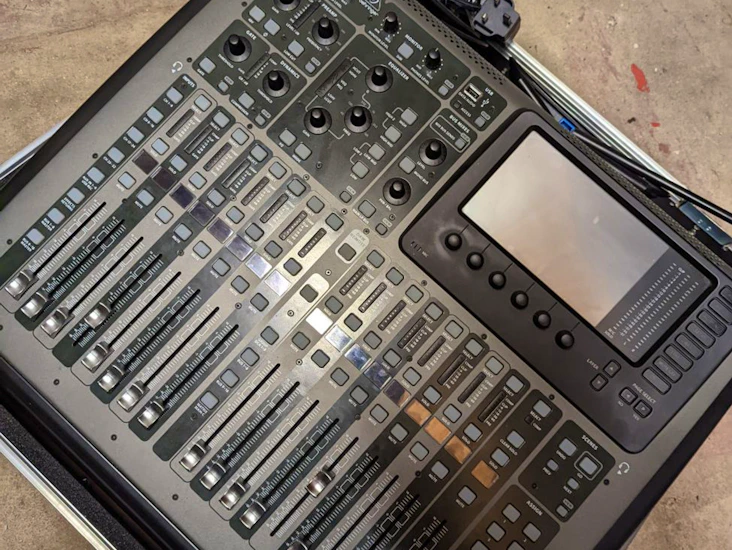 Behringer x32 compact