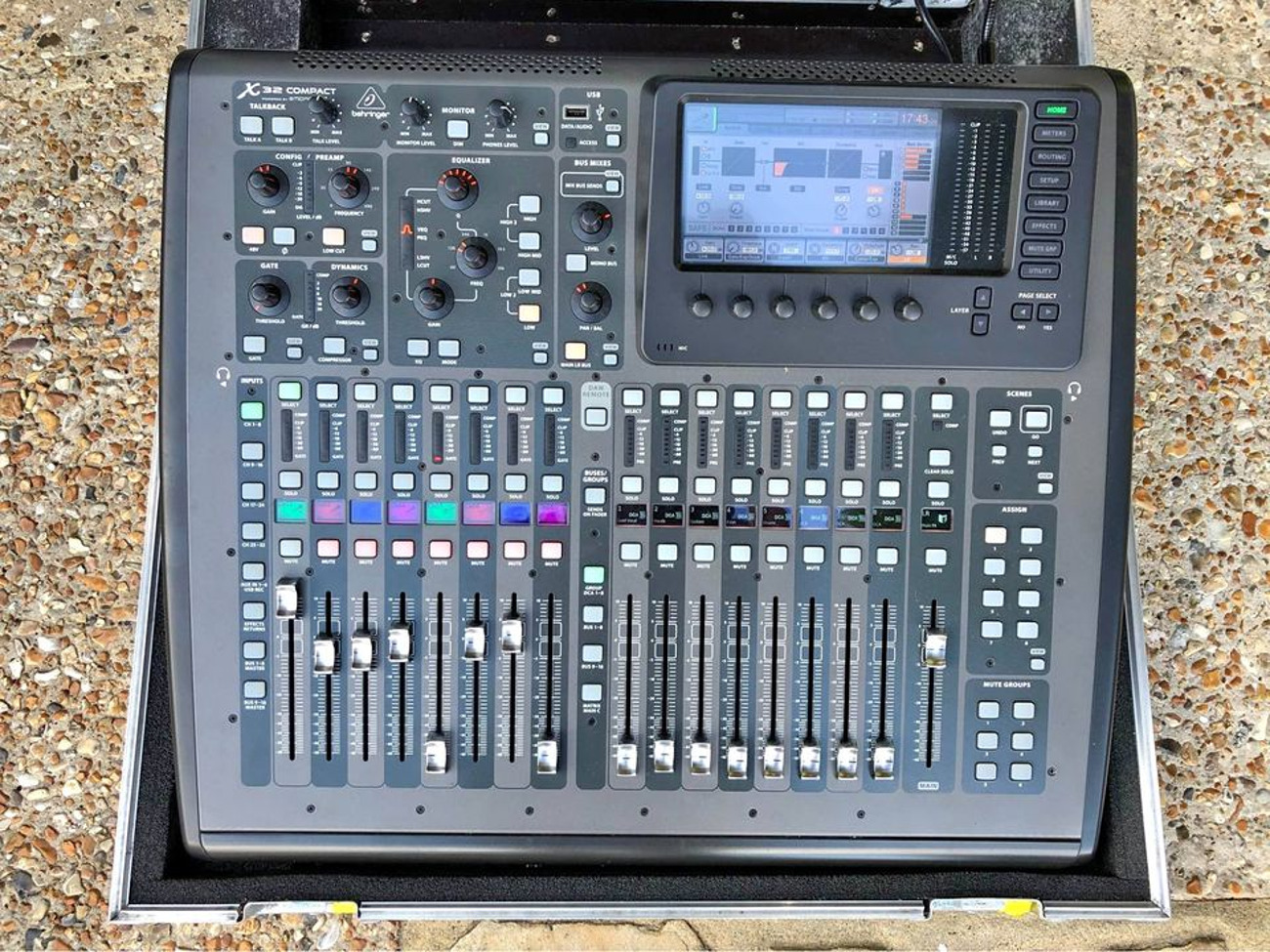Behringer x32 compact and hard flying case