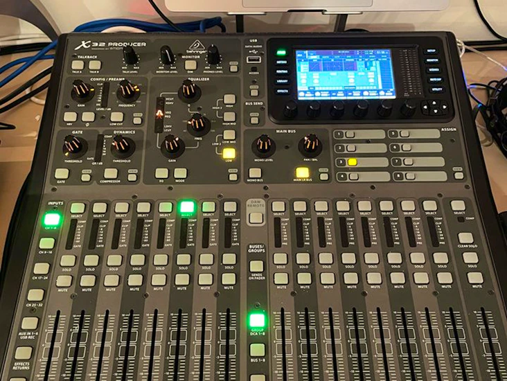 Behringer x32 produser digital mixer