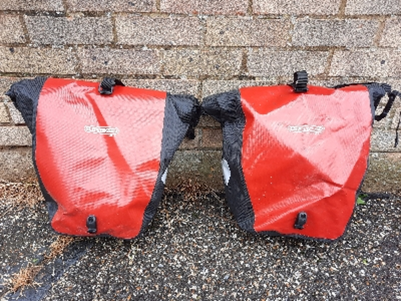 Bicycle pannier rack with bags