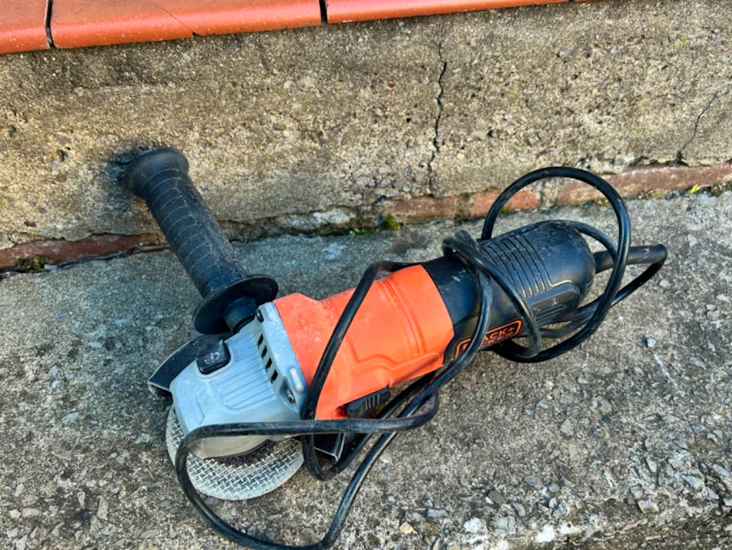 Black and decker angle grinder 115mm 710w
