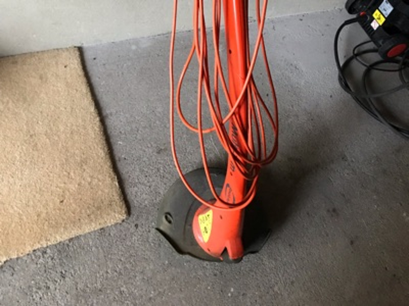 Black and decker strimmer
