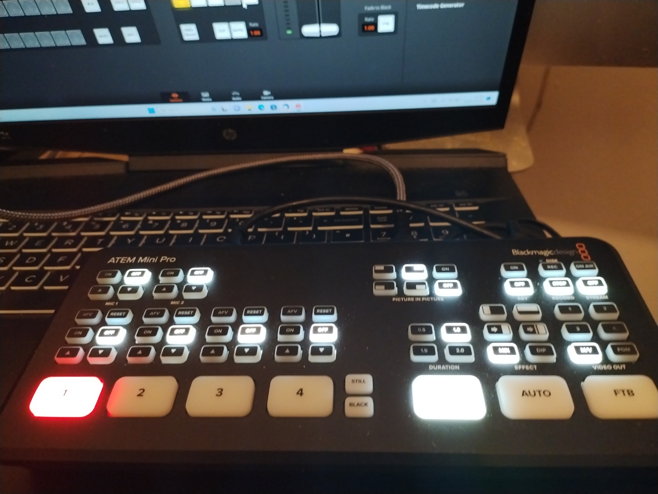 Black magic atem mini pro - video mixer