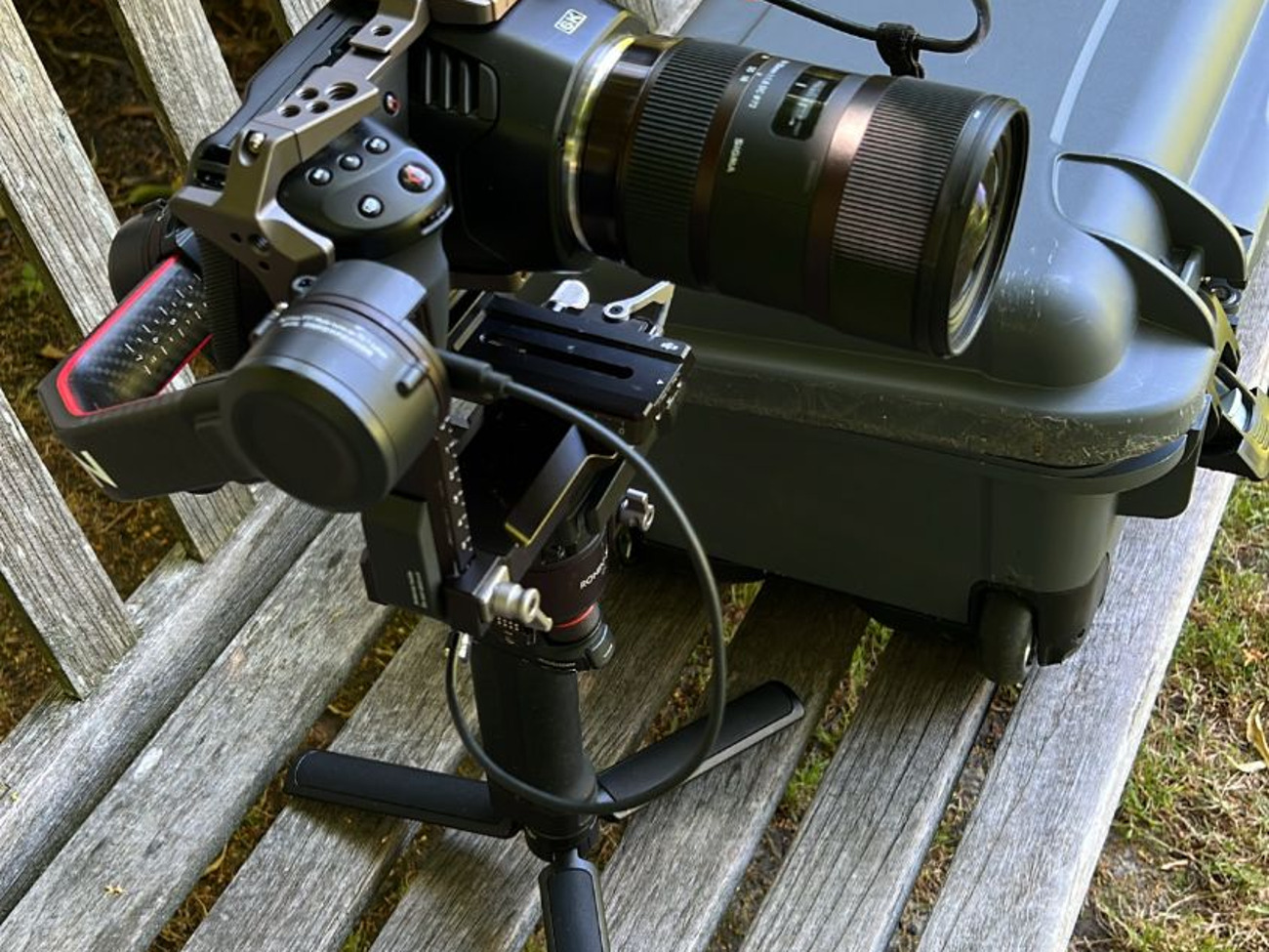 Black magic pocket camera 6k + dj ronin s2 + 4 batteries