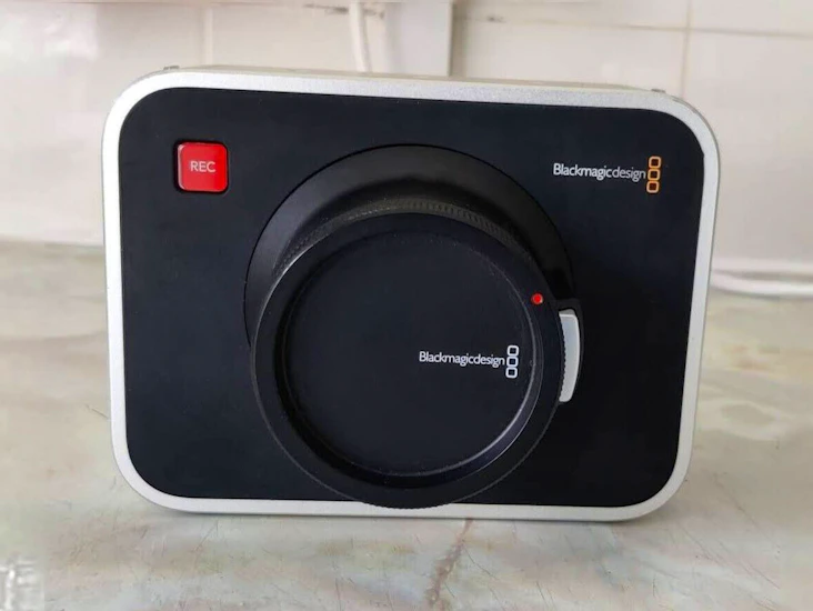 Blackmagic cinema camera 2.5 k ef mount