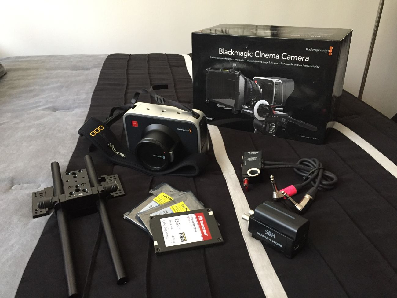 Blackmagic cinema camera (2.5k - ef mount)