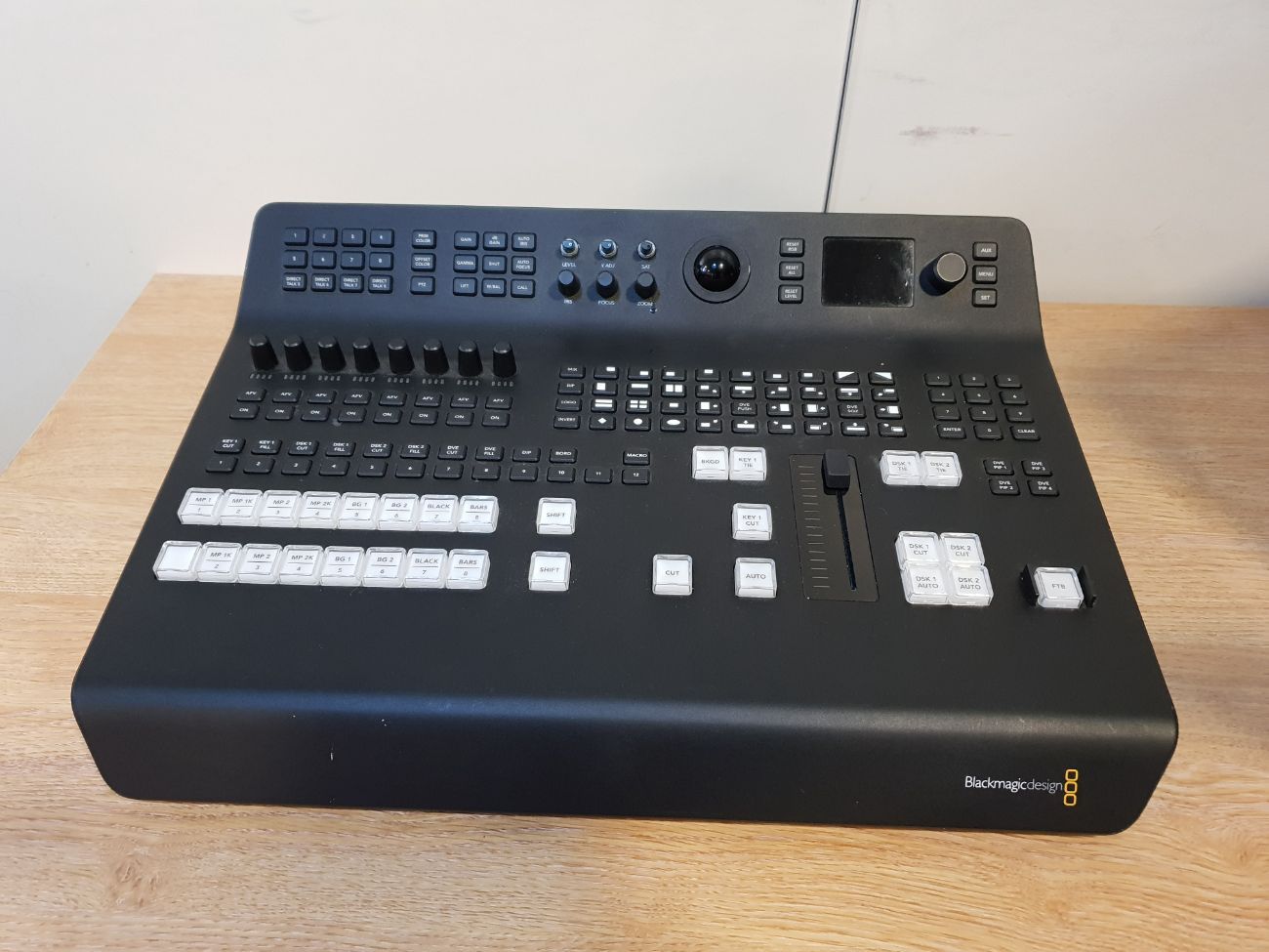 Blackmagic design atem television studio pro 4k