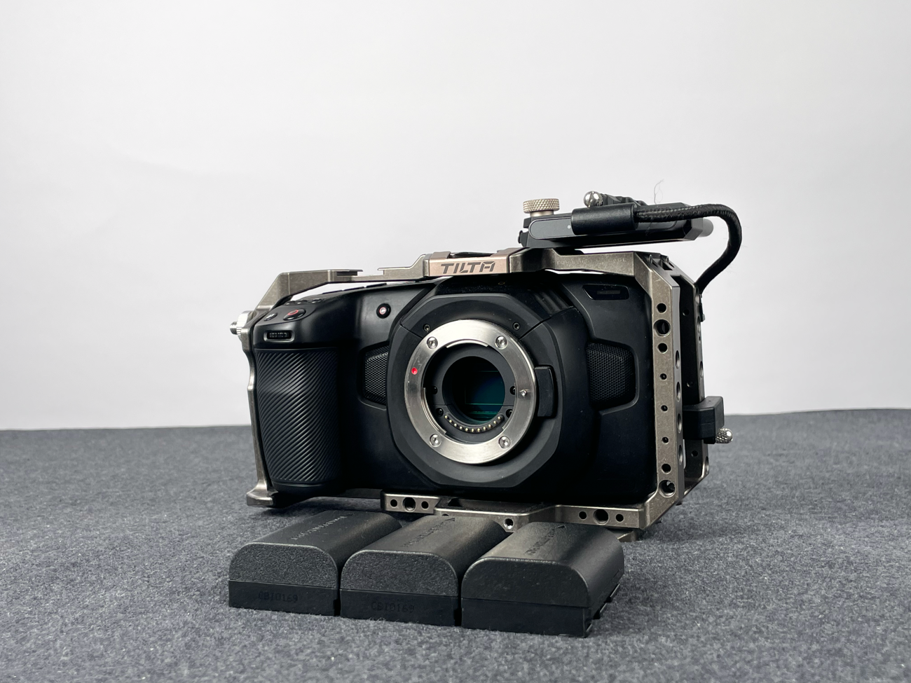 Blackmagic pocket 4k / tilta cage / 2tb ssd / 3x batteries 