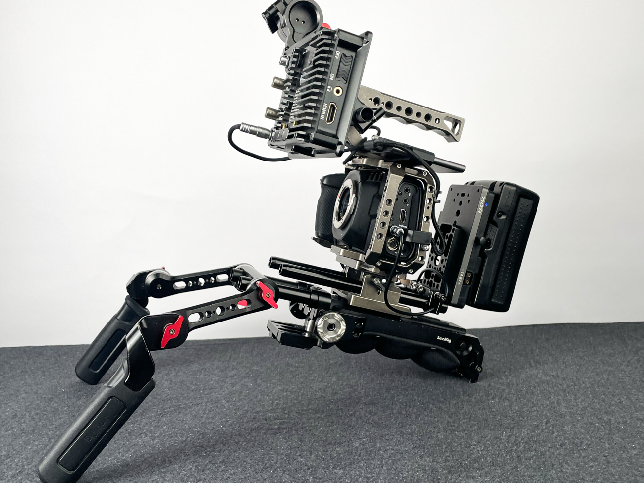 Blackmagic pocket (bmpcc) 4k / shoulder rig & handheld kit