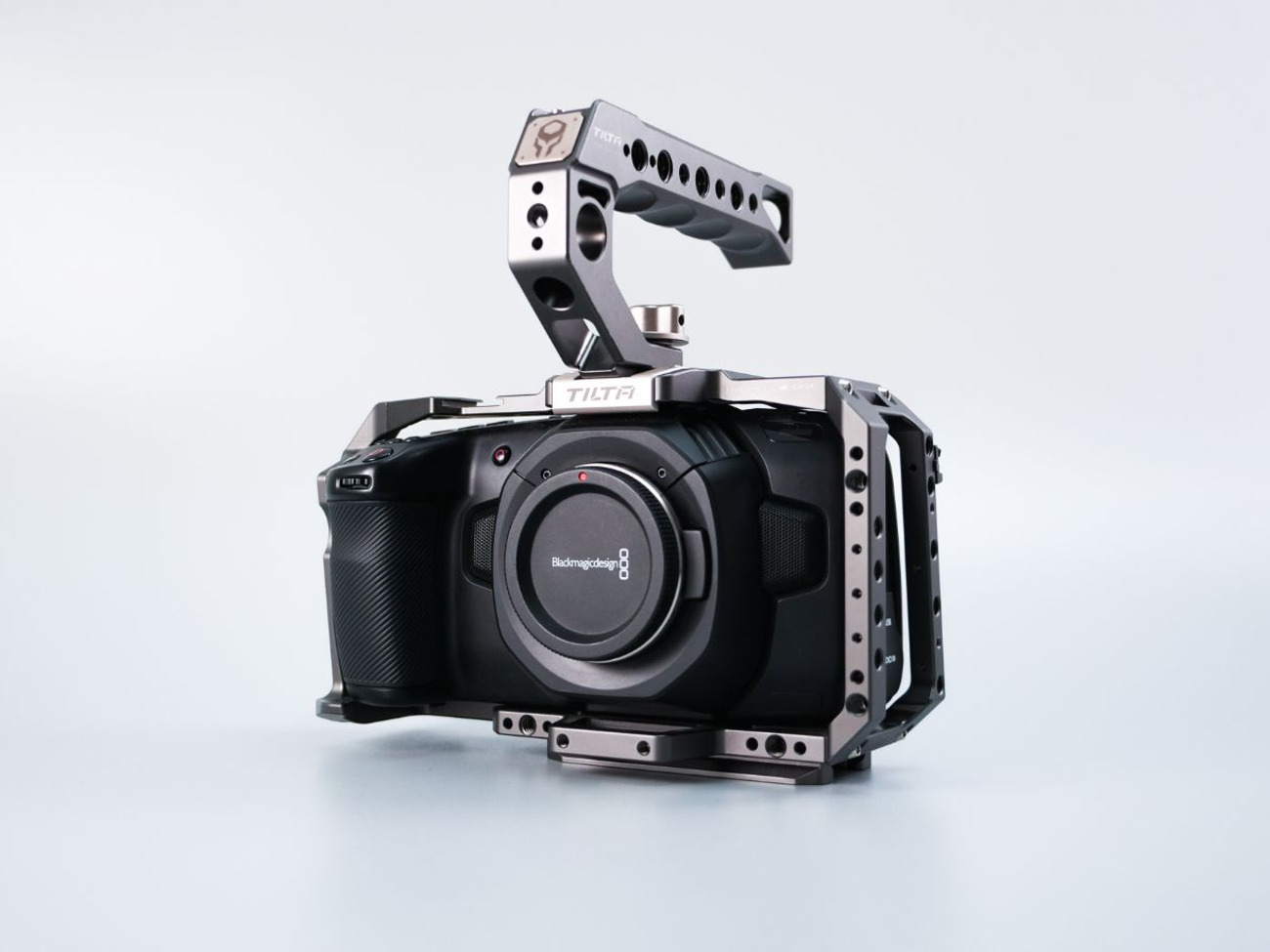 Blackmagic pocket cc 4k - body, cage, 1tb ssd, batteries