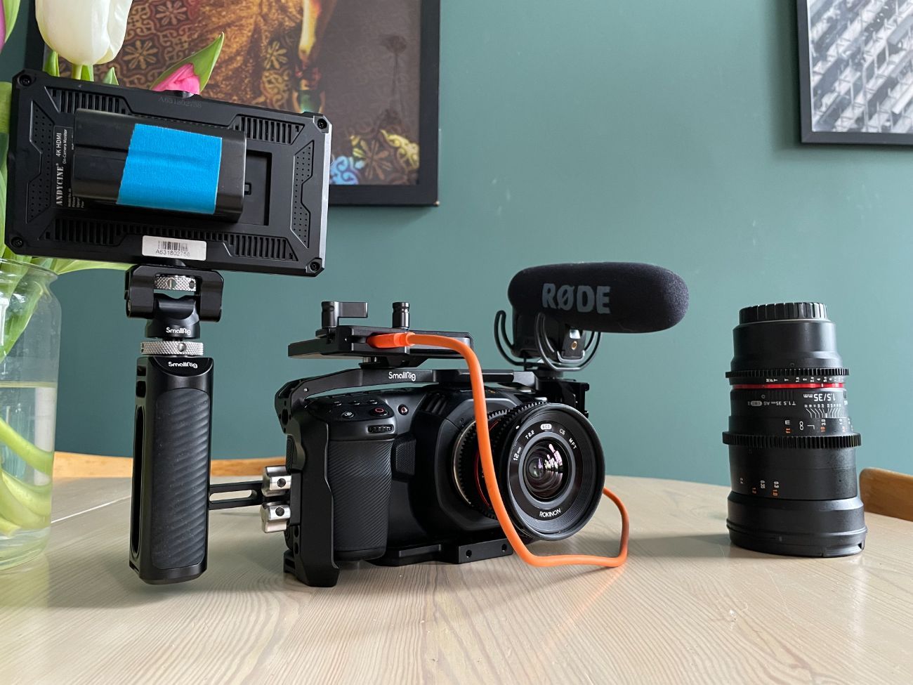 Blackmagic pocket cinema camera 4k handheld package