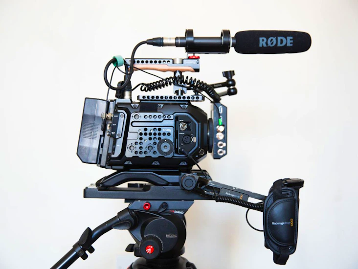 Blackmagic ursa mini pro 4.6k (ef) full shooting kit