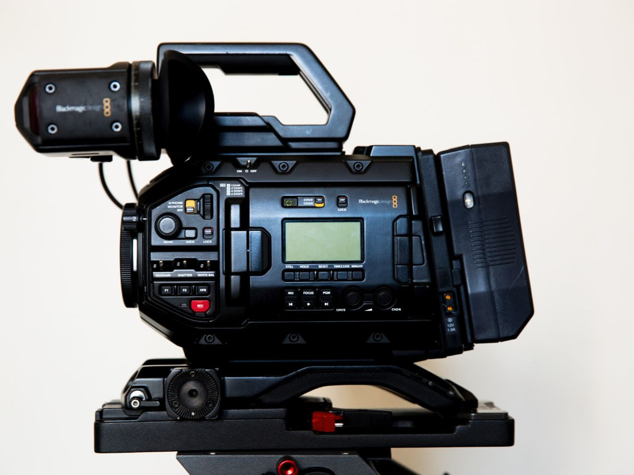 Blackmagic ursa mini pro 4.6k (ef) shoulder kit