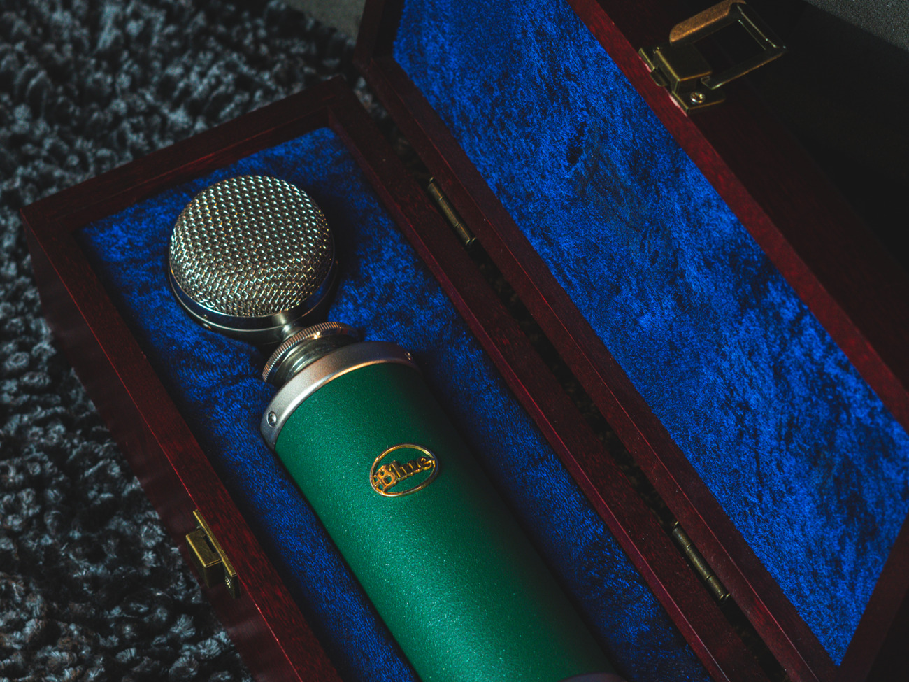Blue kiwi multi-pattern condenser microphone