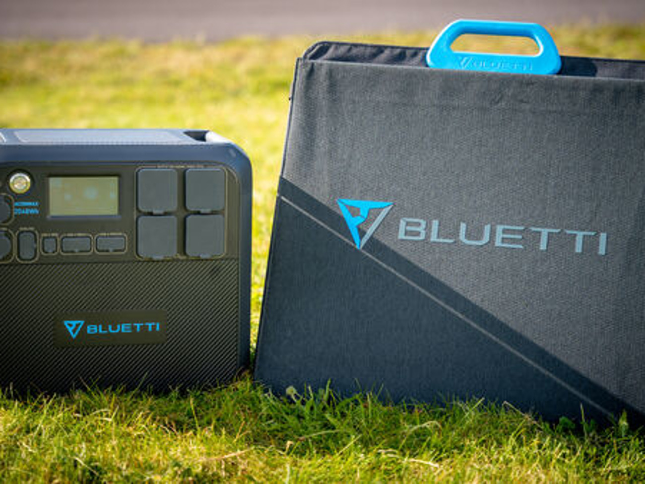 Bluetti ac200max expandable 2048wh portable power station