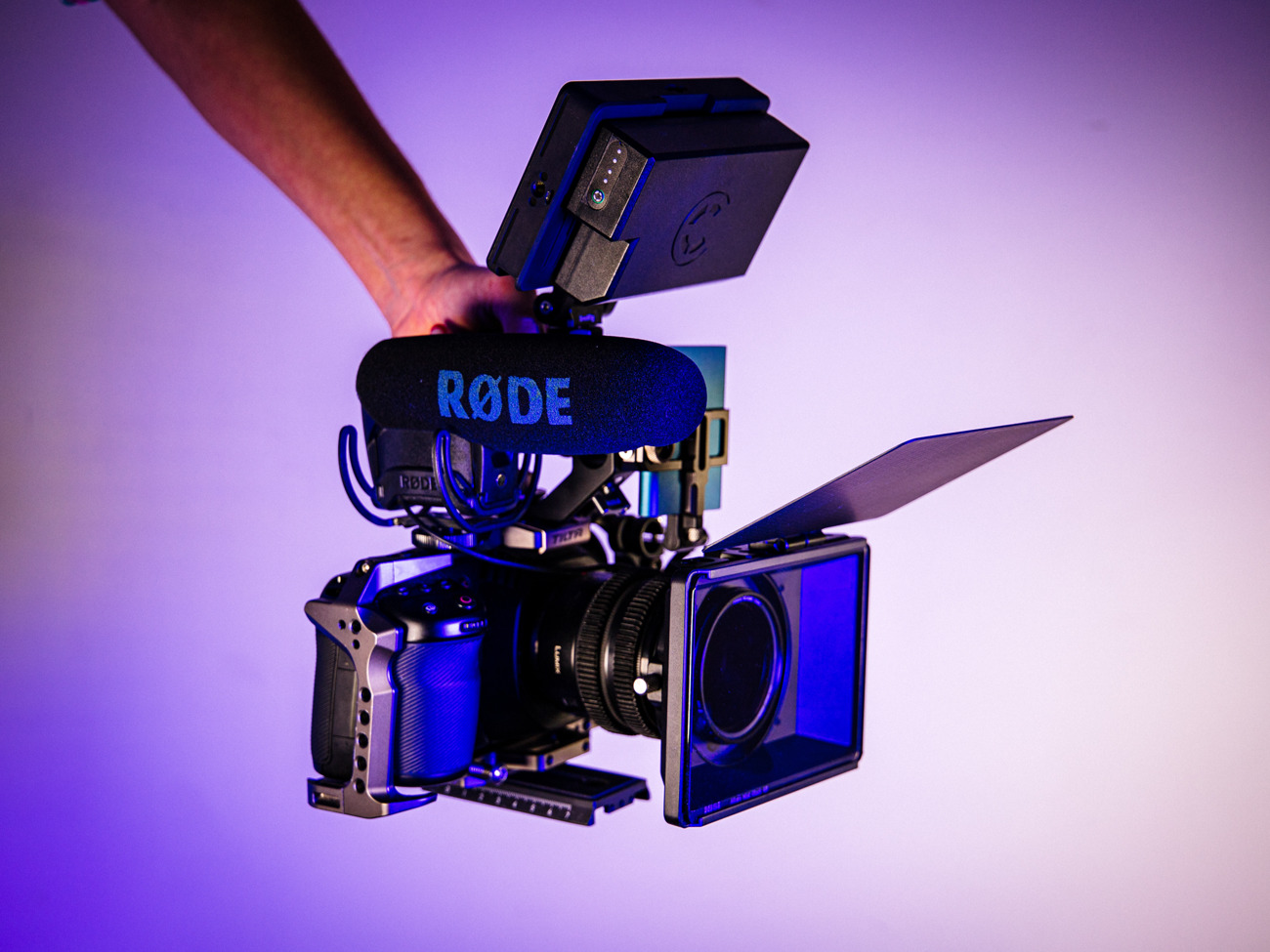 Bmpcc4k documentary kit - 12-35mm + mic + screen + mattebox + ssd + ff (blackmagic)