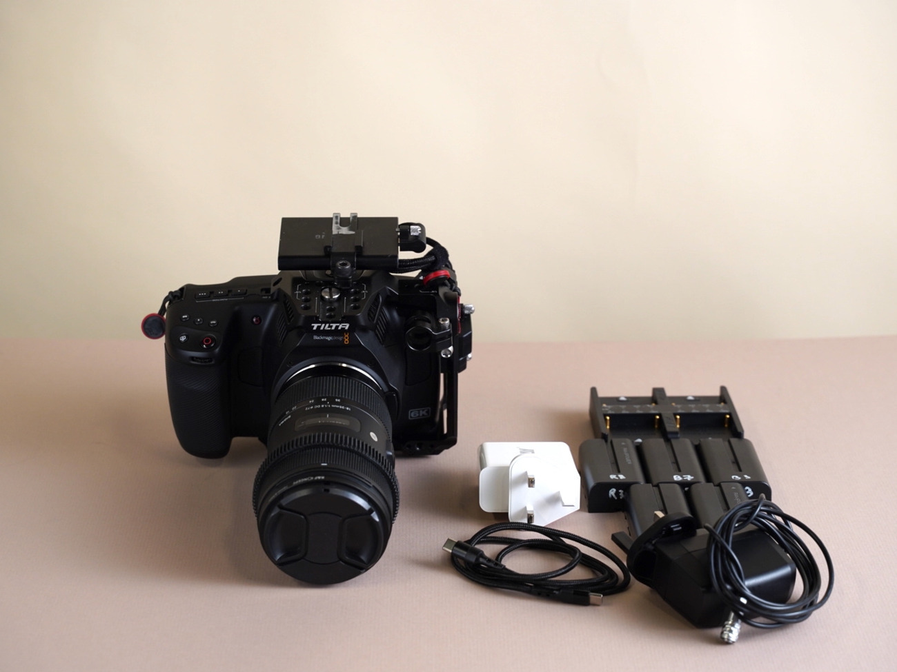 Bmpcc 6k pro + sigma 18-35 f1.8 art + 1tb ssd + 5 batteries