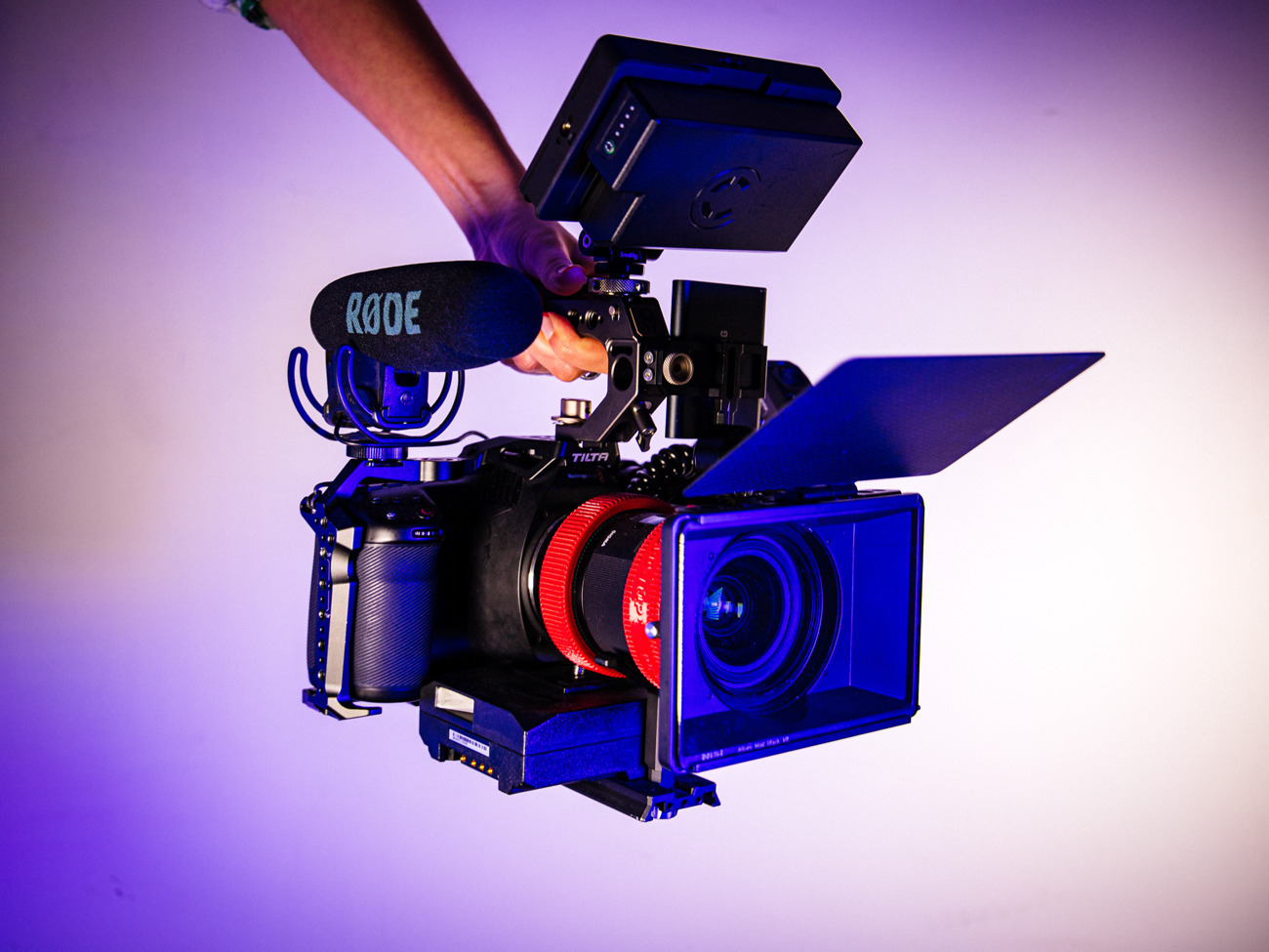 Bmpcc 6kp ro documentary kit - 18-35mm + ff + screen + vlock +ssd +mic (blackmagic)