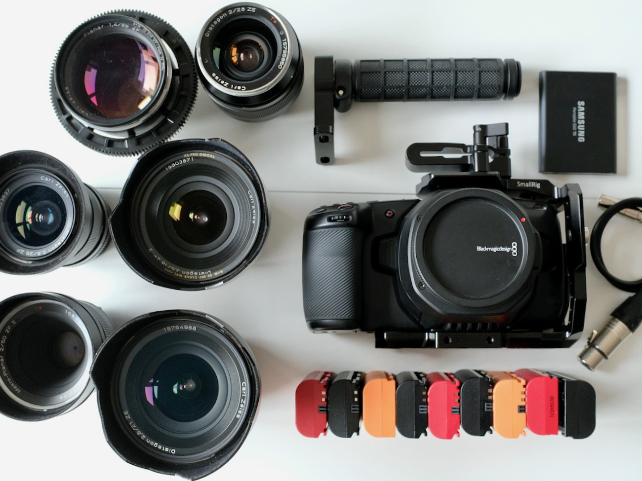 Bmpcc blackmagic pocket 6k + 3 zeiss lenses + 768gb cfast