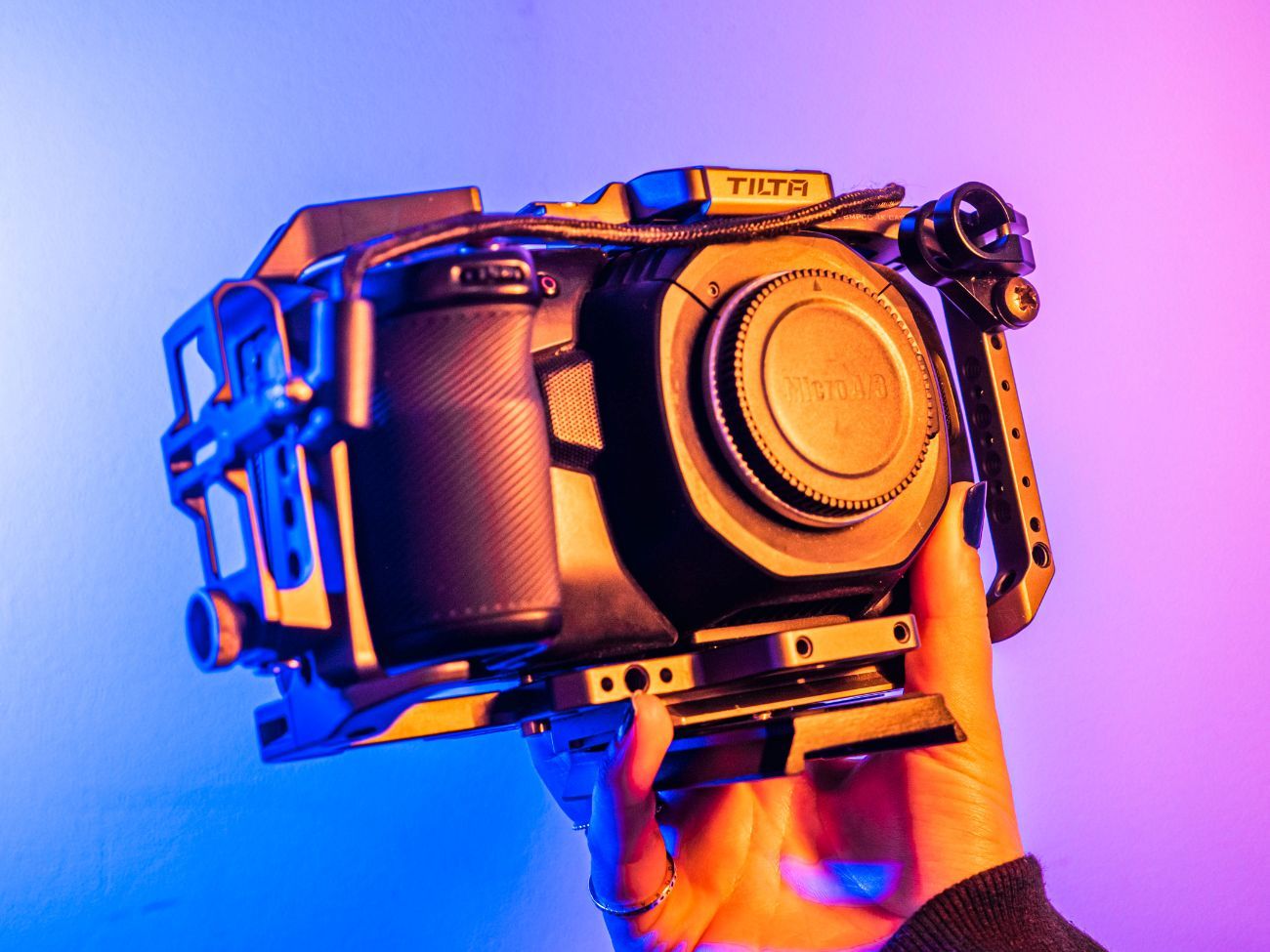 Bmpcc4k body + cage (blackmagic)