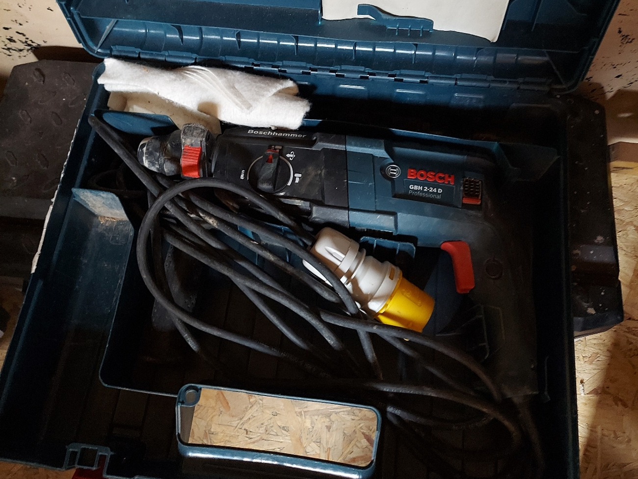 Bosch hammer drill with bits