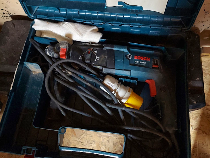 Bosch hammer drill with bits